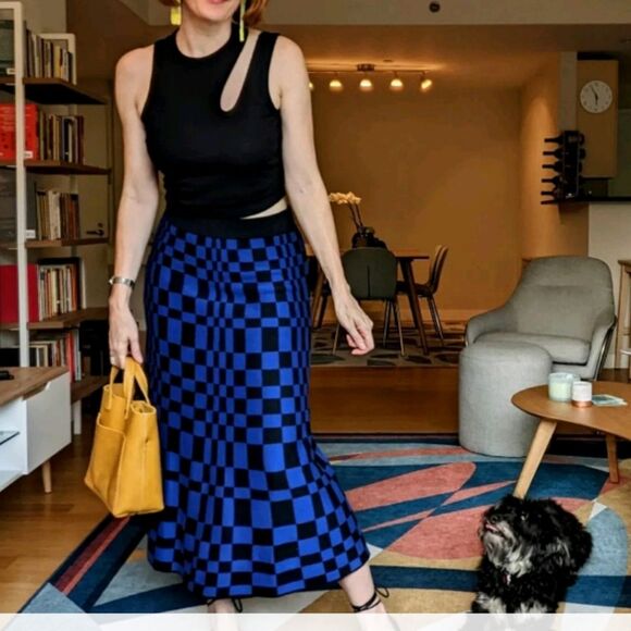 2/$25🆕️ Future Collective Kahlana Barfield Brown 4x Black Cut Out Crop Tank Top - Picture 10 of 10